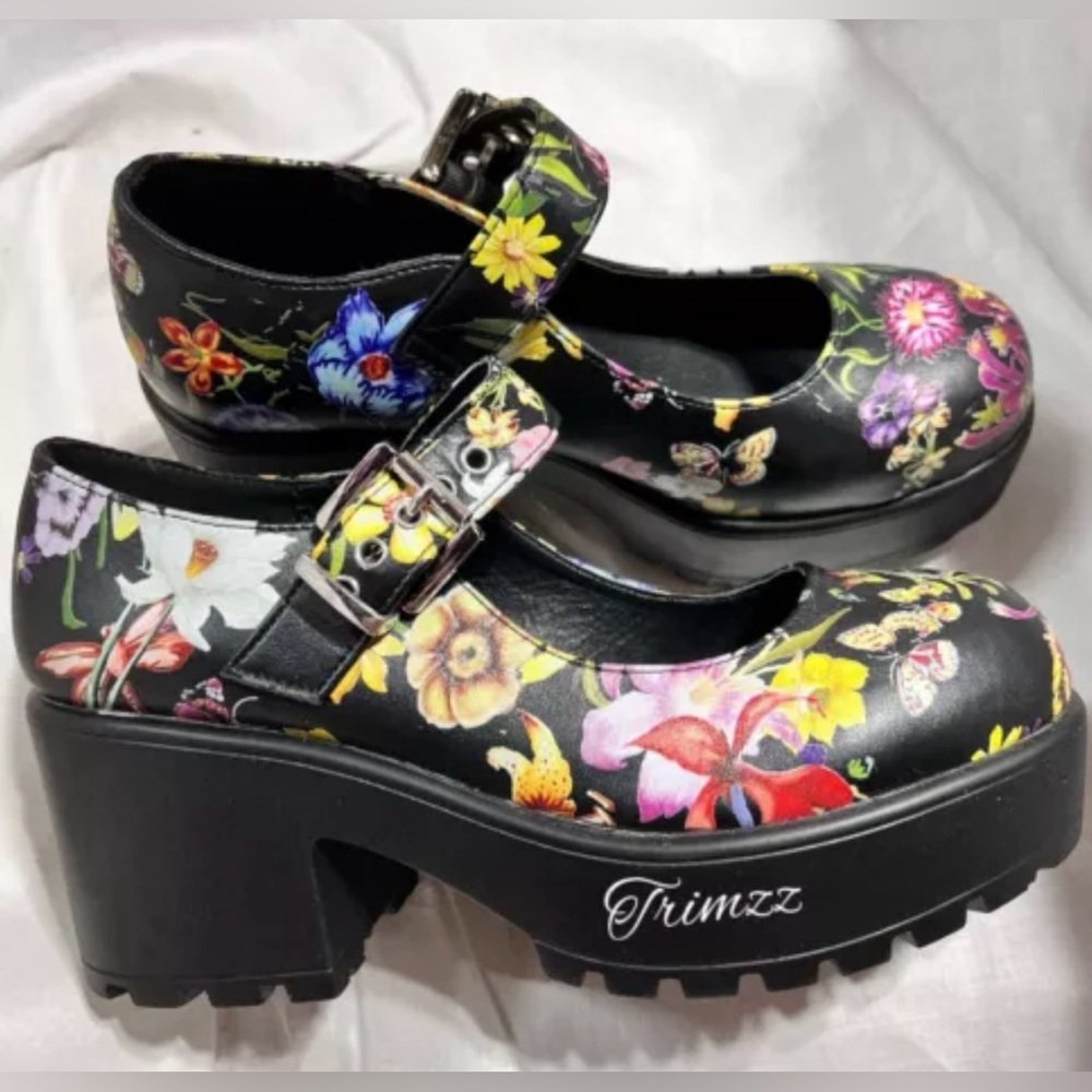Size 5…….…Sweet Floral Printed Mary Jane Shoes with Buckle Closure.  New…..Koi